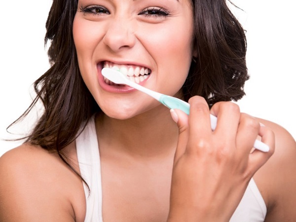 Bọc răng sứ bị hôi là do đâu và cách xử lý như thế nào 5