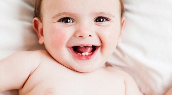 Trẻ mọc răng sớm tốt hay xấu