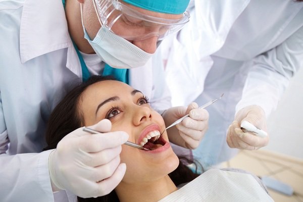 làm răng sứ bị tụt lợi, bọc răng sứ bị tụt lợi,răng bọc bị tụt lợi,hậu quả của việc bọc răng sứ,hậu quả của việc làm răng sứ