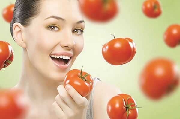 Cách làm trắng răng bằng cà chua