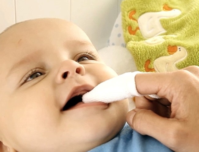 cách rơ lưỡi bằng rau ngót cho trẻ sơ sinh